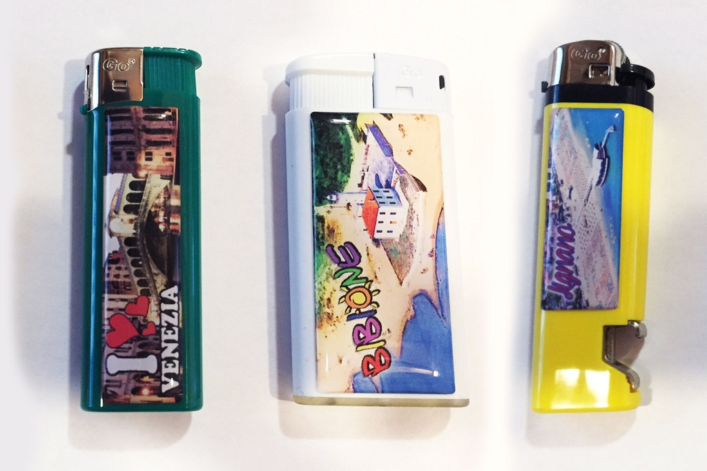 UPALJAČ S PERSONALIZIRANOM NALJEPNICOM