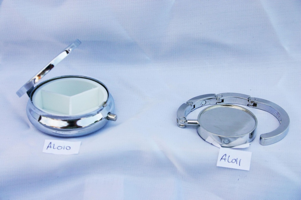 METALNI DRŽAČ ZA TORBU S PERSONALIZIRANOM NALJEPNICOM