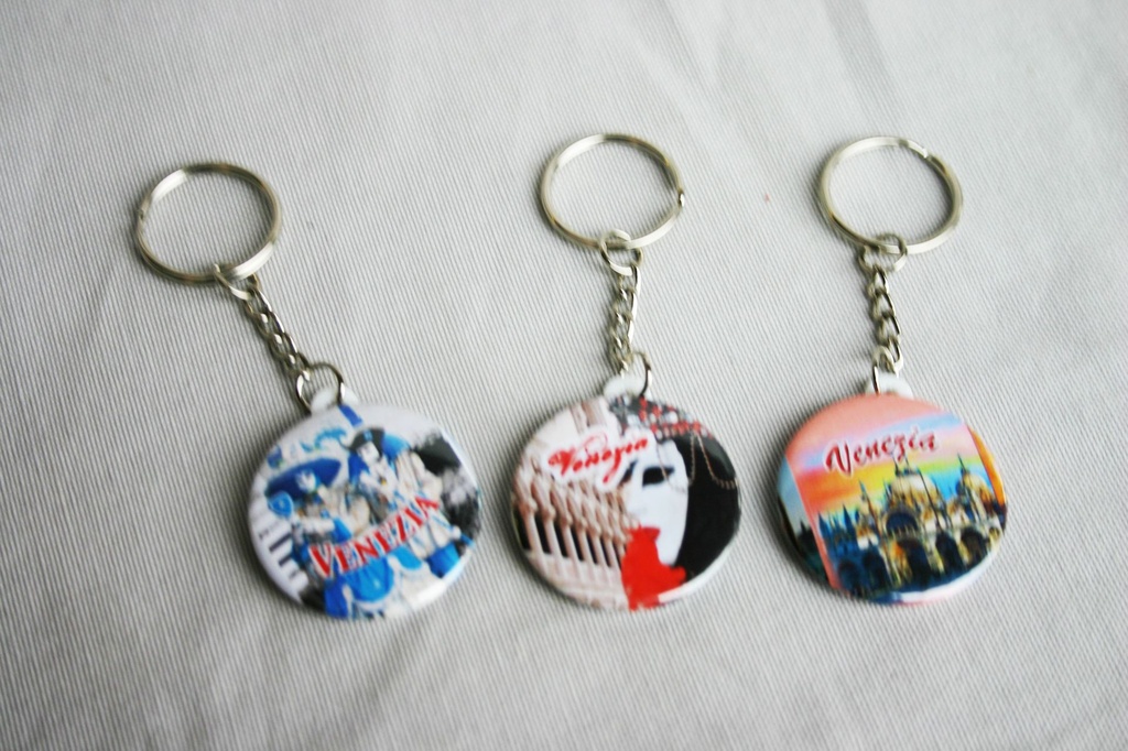 PERSONALIZIRANI METALNI PRIVJESAK ZA KLJUČEVE 2.5 CM