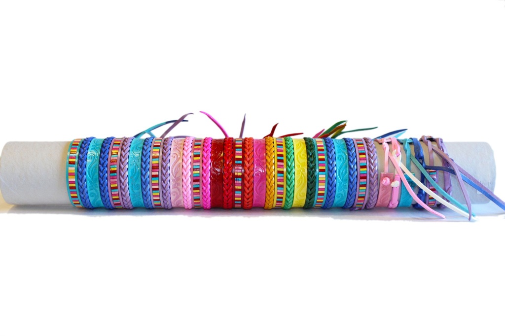 NARUKVICE OD KOŽE U BOJI