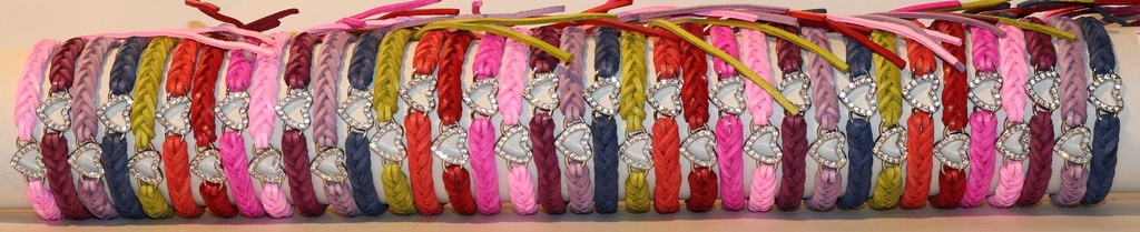 NARUKVICE OD KOŽE SA SRCEM OD ŠTRASA