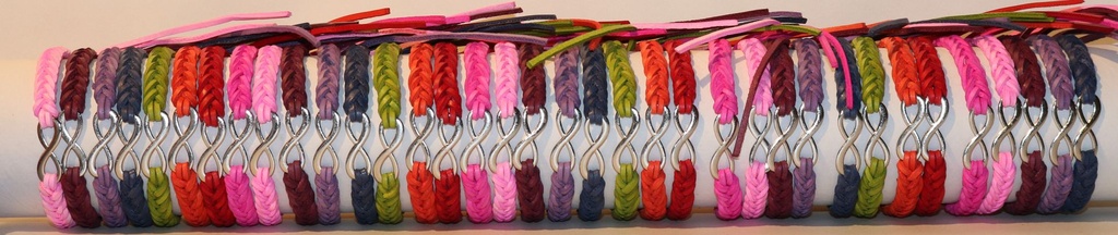 NARUKVICE OD KOŽE U BOJI SA ZNAKOM BESKONAČNOSTI