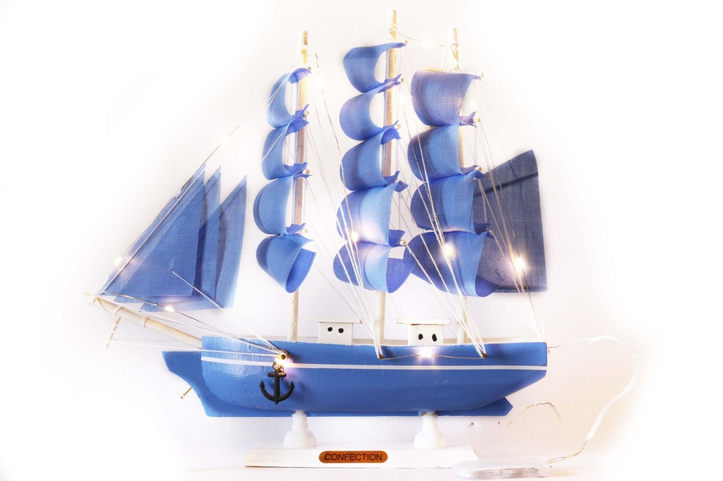 DRVENI BROD SA SVJETLOM CM 30  