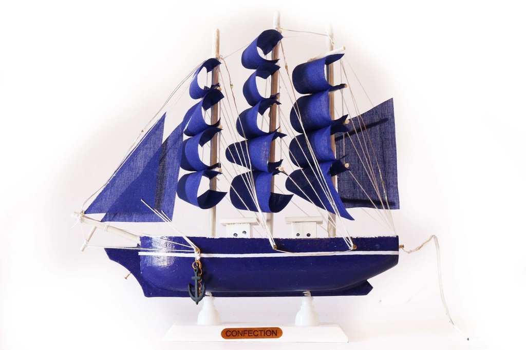 DRVENI BROD SA SVJETLOM CM 24  