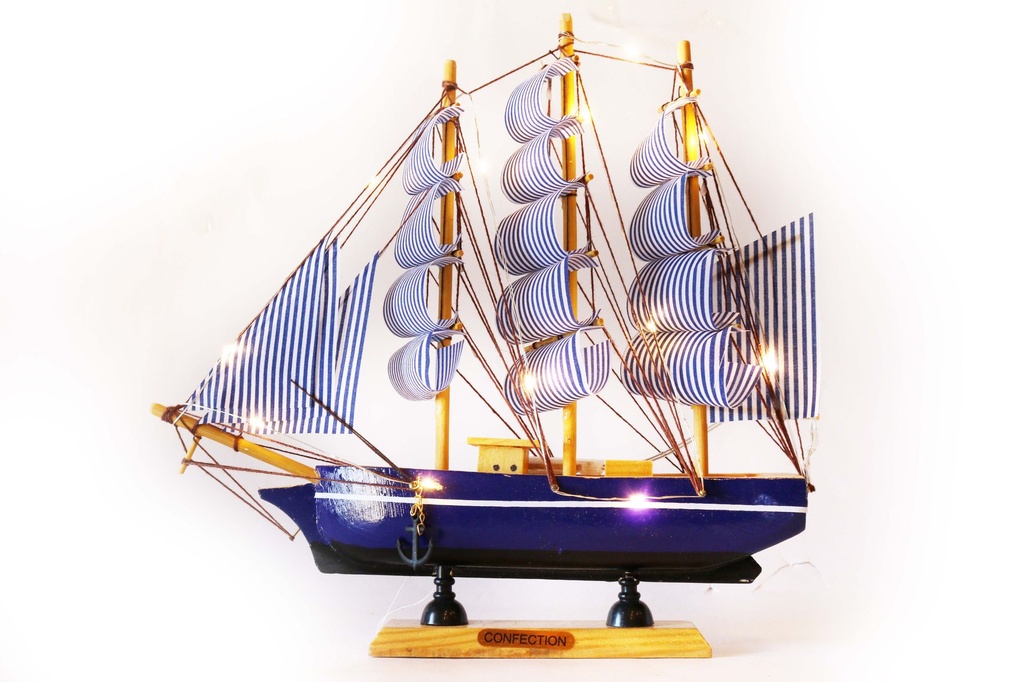 DRVENI BROD SA SVJETLOM CM 30  