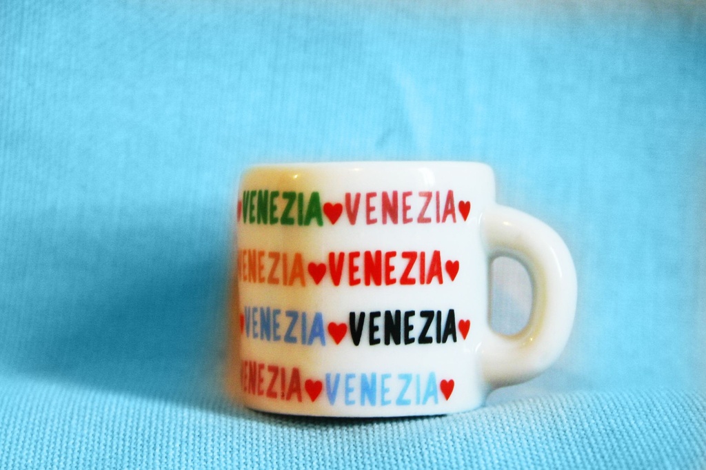 TAZZINA CER. MAGNETE C/SCATOLA "I LOVE VENEZIA" 