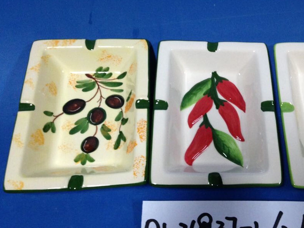 POSACENERE QUADRATO CERAMICA C/PEPERONCINI 