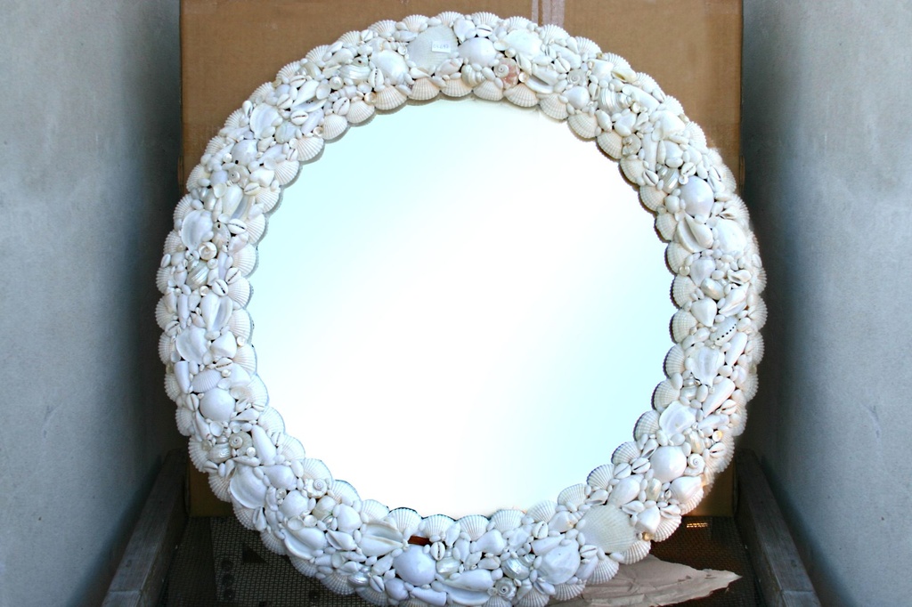 OGLEDALO SA ŠKOLJKAMA DIAM 80 CM 