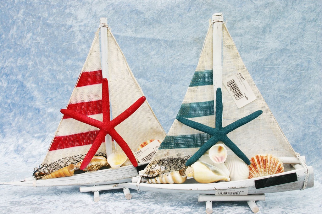 DRVENA JEDRILICA SA ŠKOLJKAMA