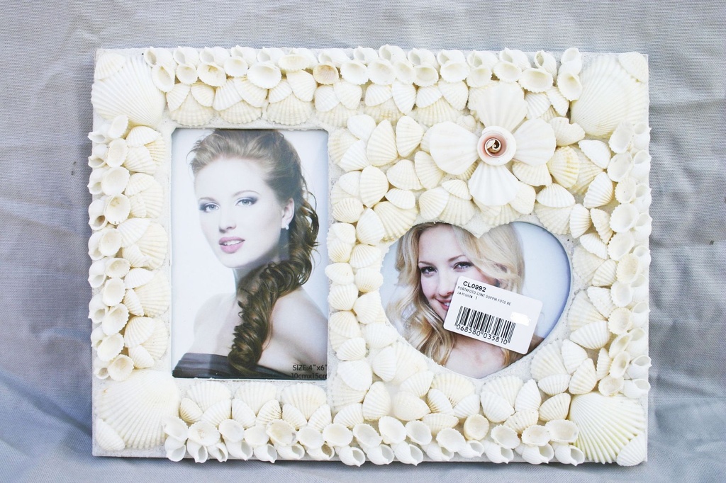 OKVIR ZA SLIKU SA ŠKOLJKAMA 22x30 