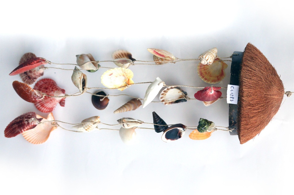 ZVECKALICA SA ŠKOLJKAMA  CM 40*16 