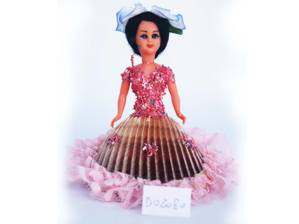 LUTKA OD ŠKOLJKI H 10 CM 