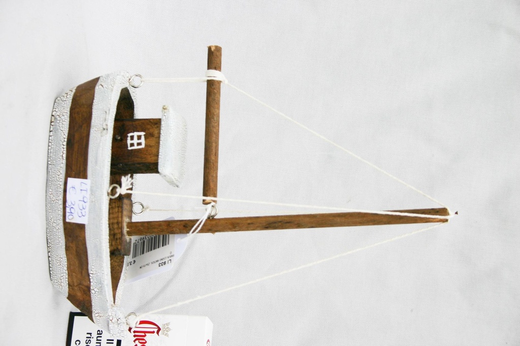 DRVENI BROD 25x19 CM 