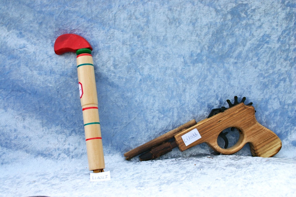PISTOLA LEGNO 23 CM C/ELASTICI 