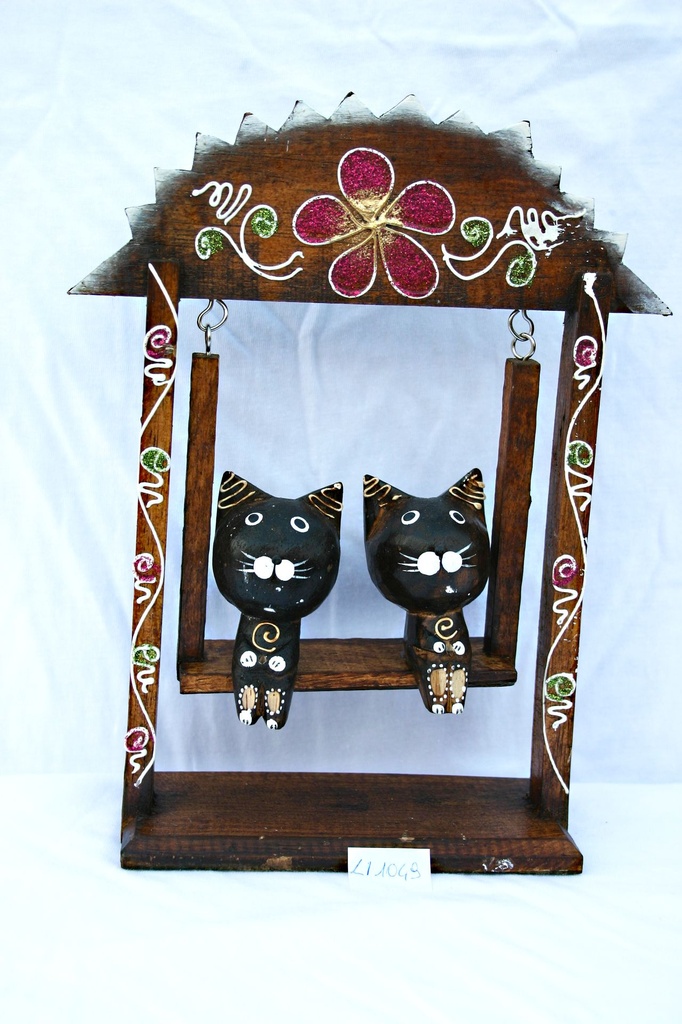 DRVENA LJULJAČKA S MAČKAMA CM 15*6*25H 