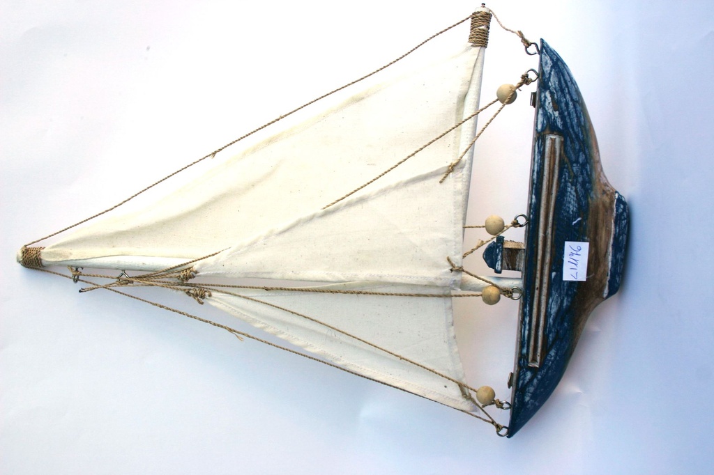 DRVENA JEDRILICA ZA ZID CM 42*33  