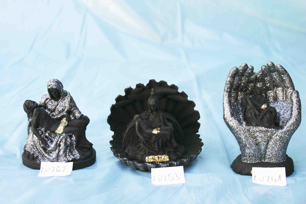 MANI PICCOLE PIETA' 
