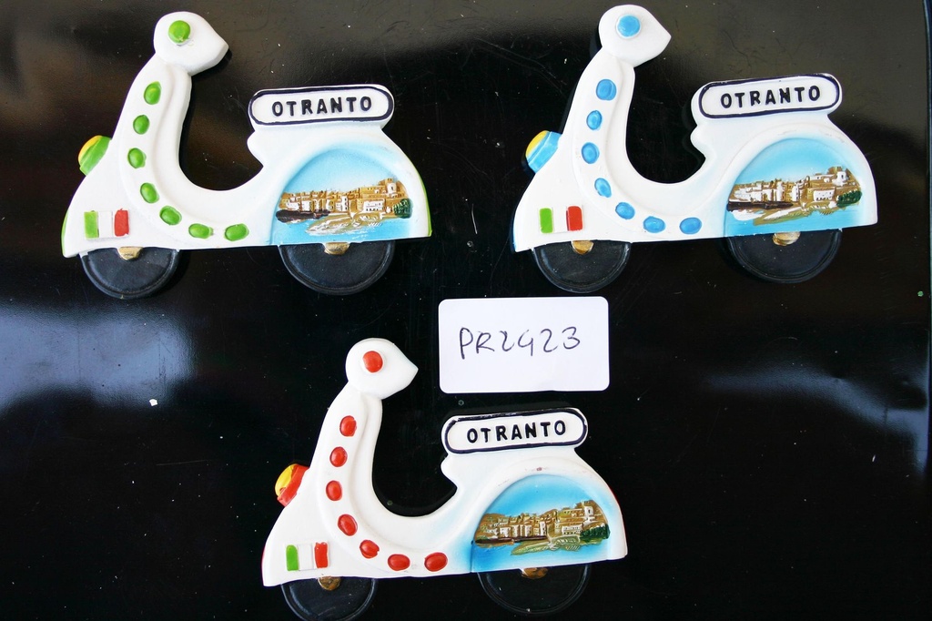 MAGNETE RESINA VESPETTA OTRANTO 3 COL.ASS. 