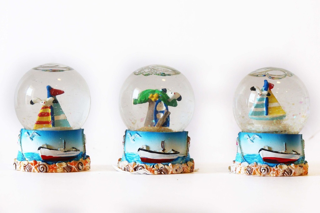 SNJEŽNA KUGLA OD SMOLE