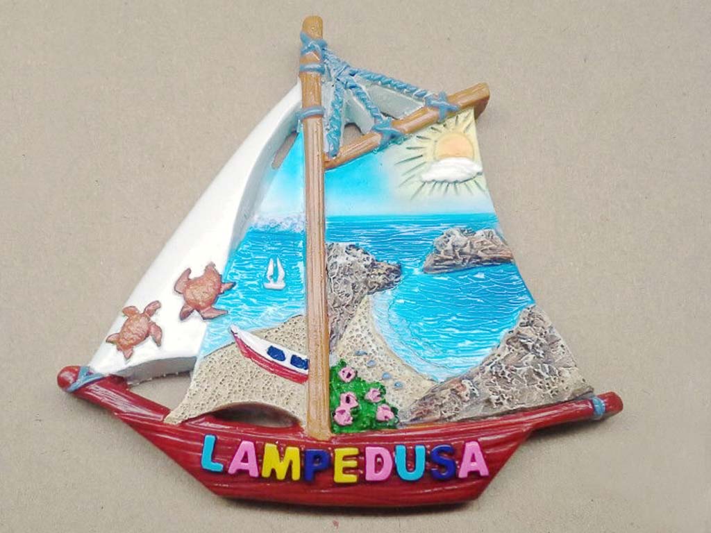 MAGNETE RESINA BARCA BIANCA LAMPEDUSA 