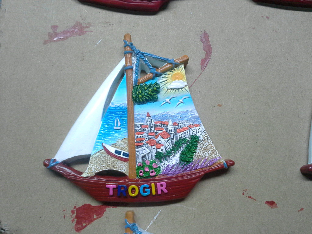 MAGNETE RESINA BARCA BIANCA TROGIR 