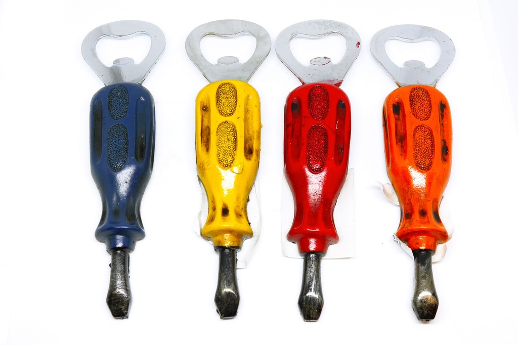 OTVARAČ ZA BOCE MAGNET OD SMOLE