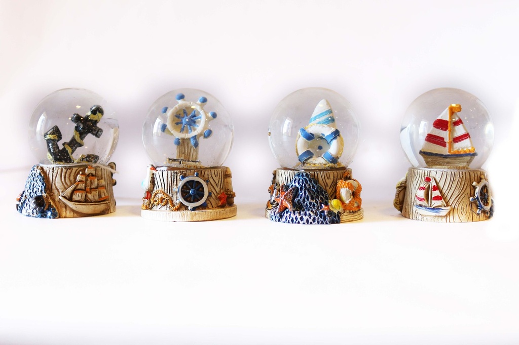 SNJEŽNA KUGLA OD SMOLE