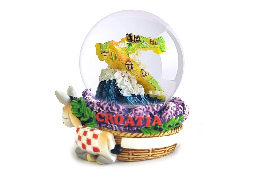 SNJEŽNA KUGLA OD SMOLE CROATIA 