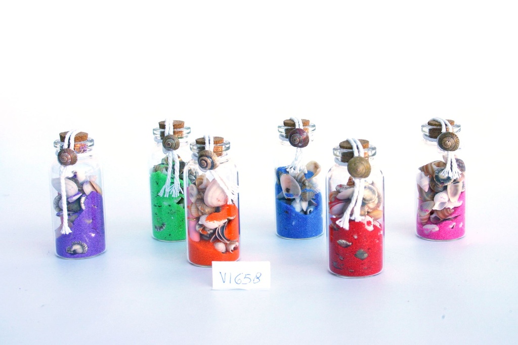 STAKLENA BOČICA S PIJESKOM I ŠKOLJKAMA 5,9 CM  