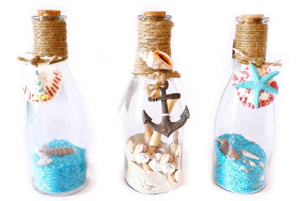 STAKLENA BOČICA S PIJESKOM I ŠKOLJKAMA CM 19  