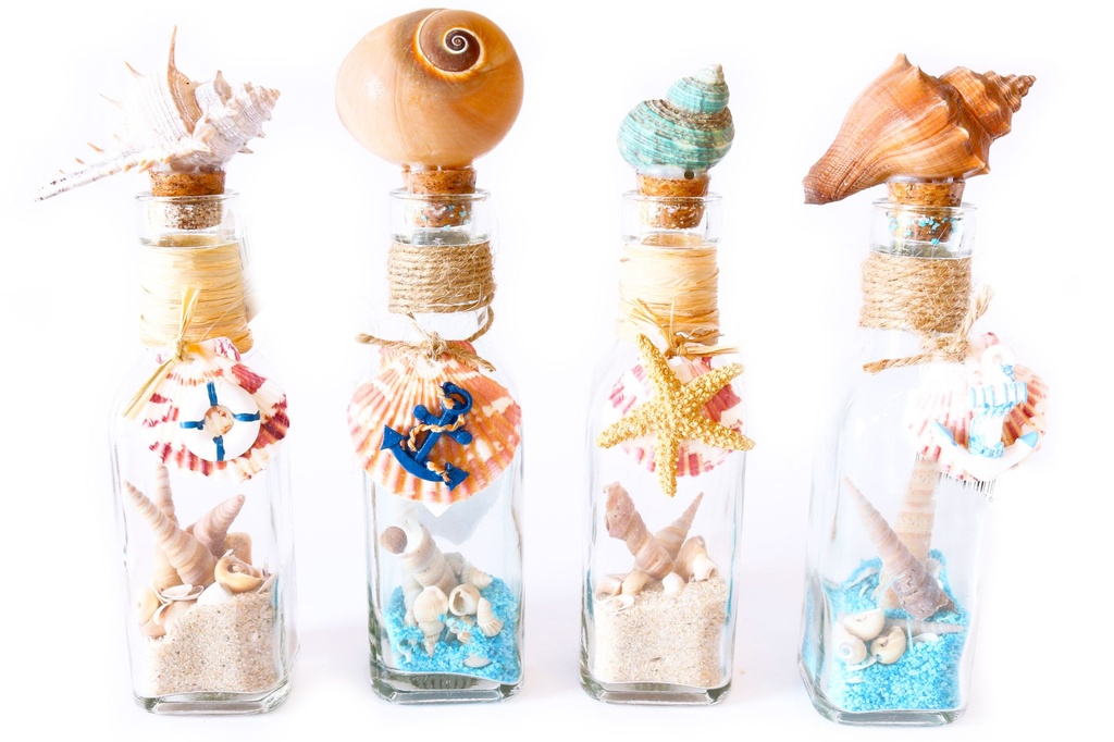 STAKLENA BOČICA S PIJESKOM I ŠKOLJKAMA CM 20  