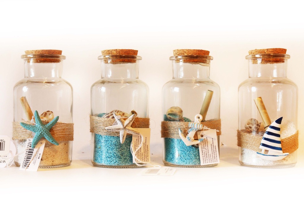 STAKLENA BOČICA S PIJESKOM I ŠKOLJKAMA  H 11.5 CM 